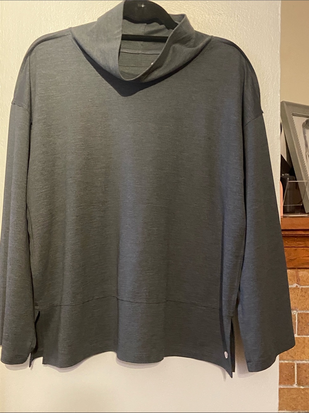 Apana women’ Dark Gray slouch mock-neck long sleeved t-shirt size L EUC